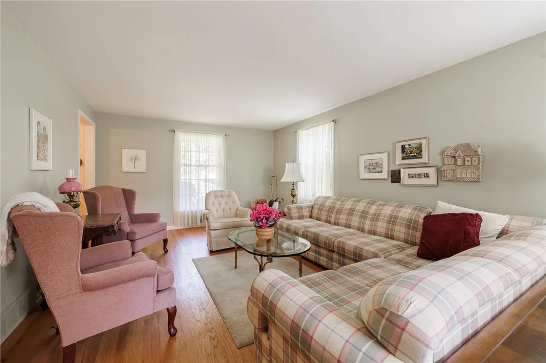 20 Chipping Ridge, Perinton, New York 14450, Perinton, New York 14450, 4 Bedrooms Bedrooms, 9 Rooms Rooms,2 BathroomsBathrooms,Residential,Closed,20 Chipping Ridge, Perinton, New York 14450,0,R1635458