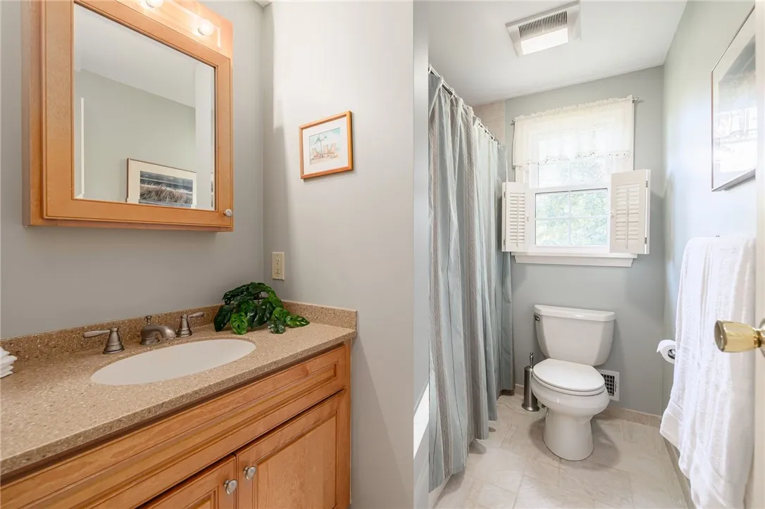 20 Chipping Ridge, Perinton, New York 14450, Perinton, New York 14450, 4 Bedrooms Bedrooms, 9 Rooms Rooms,2 BathroomsBathrooms,Residential,Closed,20 Chipping Ridge, Perinton, New York 14450,0,R1635458