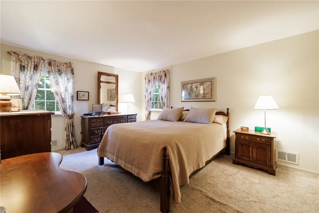 20 Chipping Ridge, Perinton, New York 14450, Perinton, New York 14450, 4 Bedrooms Bedrooms, 9 Rooms Rooms,2 BathroomsBathrooms,Residential,Closed,20 Chipping Ridge, Perinton, New York 14450,0,R1635458