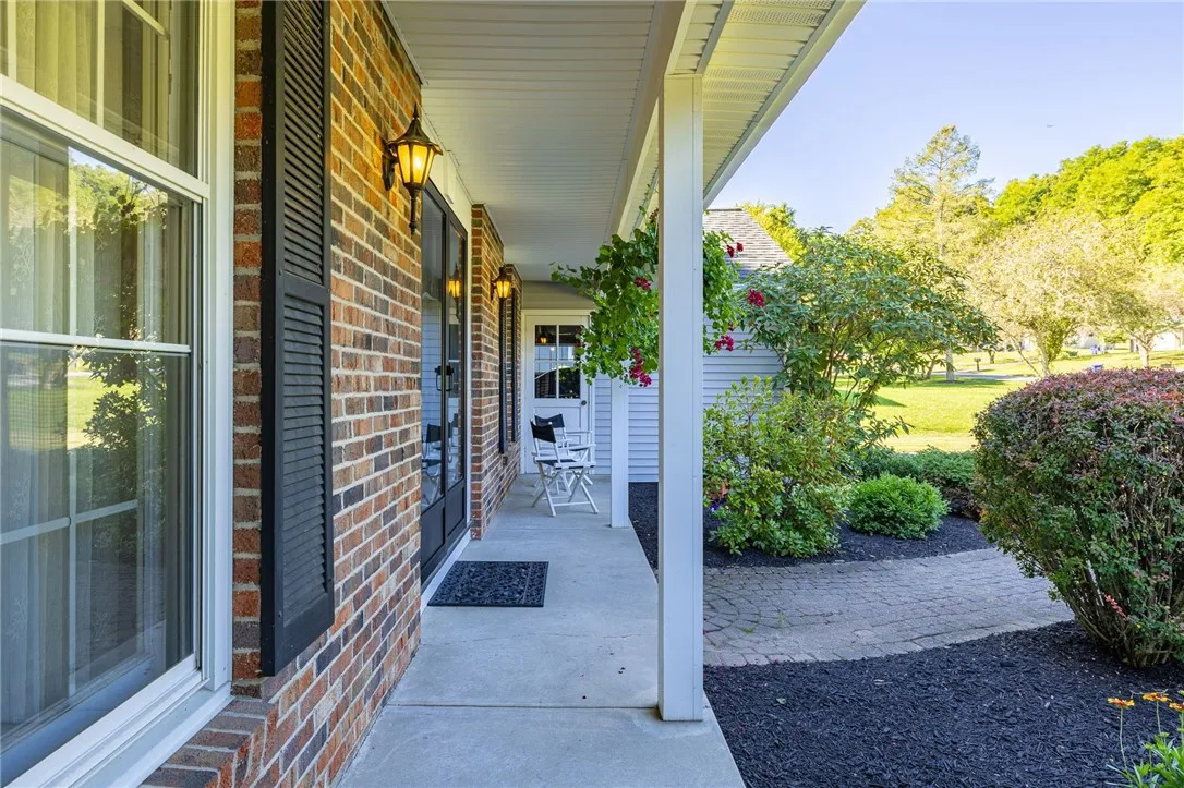 20 Chipping Ridge, Perinton, New York 14450, Perinton, New York 14450, 4 Bedrooms Bedrooms, 9 Rooms Rooms,2 BathroomsBathrooms,Residential,Closed,20 Chipping Ridge, Perinton, New York 14450,0,R1635458