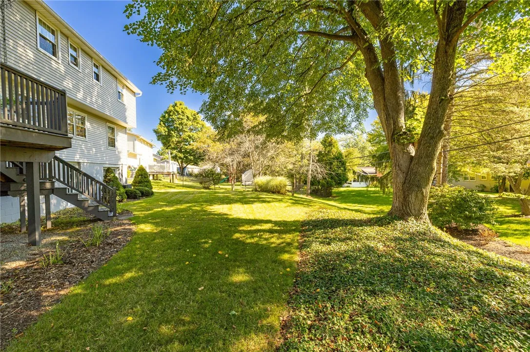 20 Chipping Ridge, Perinton, New York 14450, Perinton, New York 14450, 4 Bedrooms Bedrooms, 9 Rooms Rooms,2 BathroomsBathrooms,Residential,Closed,20 Chipping Ridge, Perinton, New York 14450,0,R1635458