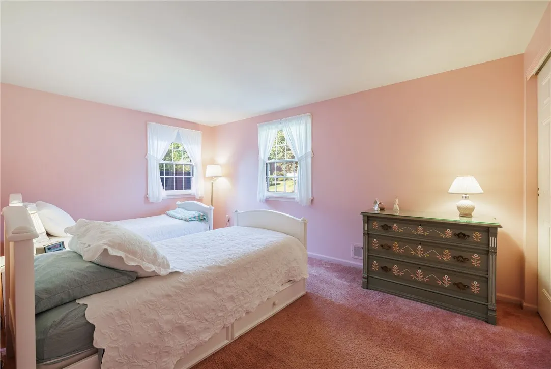 20 Chipping Ridge, Perinton, New York 14450, Perinton, New York 14450, 4 Bedrooms Bedrooms, 9 Rooms Rooms,2 BathroomsBathrooms,Residential,Closed,20 Chipping Ridge, Perinton, New York 14450,0,R1635458