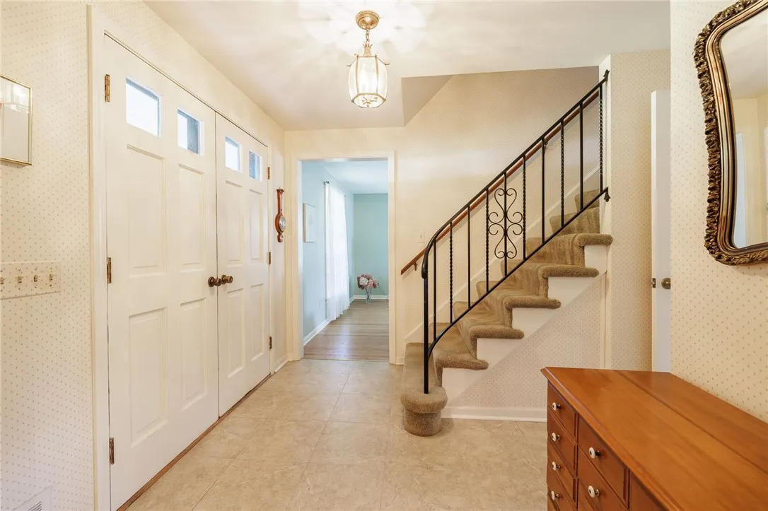 20 Chipping Ridge, Perinton, New York 14450, Perinton, New York 14450, 4 Bedrooms Bedrooms, 9 Rooms Rooms,2 BathroomsBathrooms,Residential,Closed,20 Chipping Ridge, Perinton, New York 14450,0,R1635458