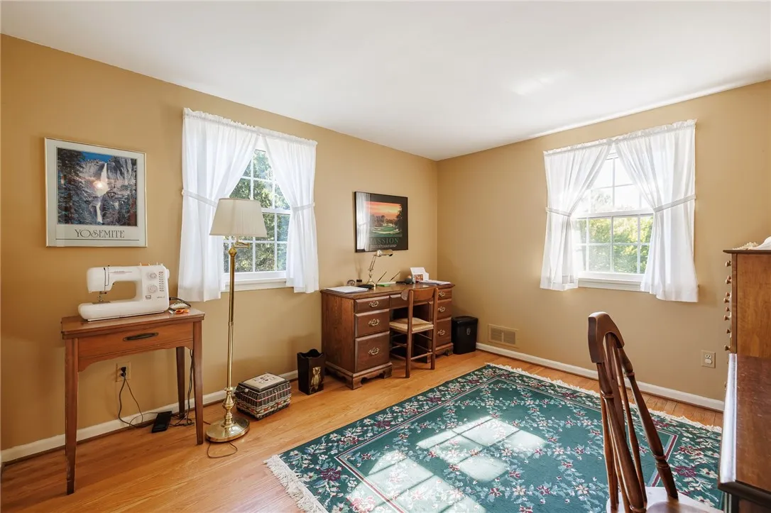 20 Chipping Ridge, Perinton, New York 14450, Perinton, New York 14450, 4 Bedrooms Bedrooms, 9 Rooms Rooms,2 BathroomsBathrooms,Residential,Closed,20 Chipping Ridge, Perinton, New York 14450,0,R1635458