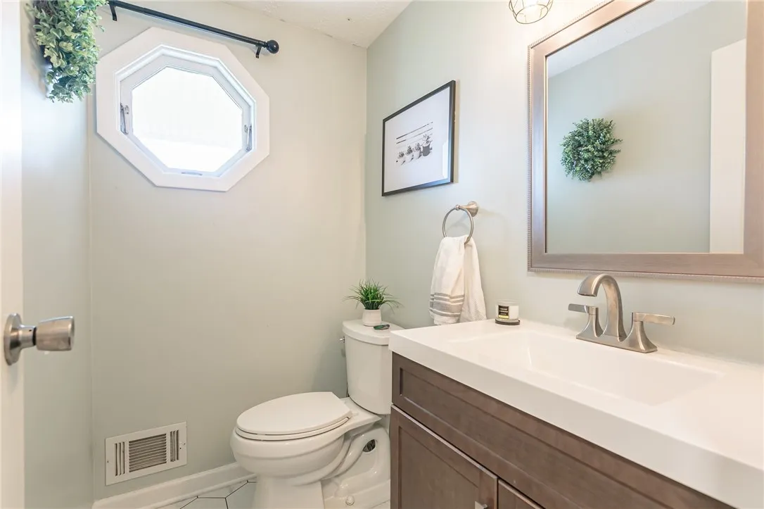 49 Mathew Lane, Greece, New York 14626, Greece, New York 14626, 4 Bedrooms Bedrooms, 7 Rooms Rooms,2 BathroomsBathrooms,Residential,For Sale,49 Mathew Lane, Greece, New York 14626,0,R1634954