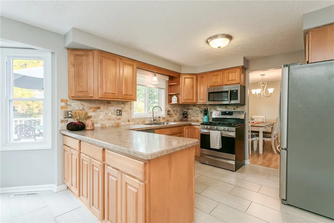 49 Mathew Lane, Greece, New York 14626, Greece, New York 14626, 4 Bedrooms Bedrooms, 7 Rooms Rooms,2 BathroomsBathrooms,Residential,For Sale,49 Mathew Lane, Greece, New York 14626,0,R1634954