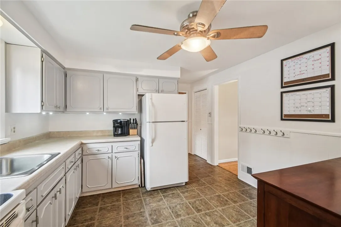 40 Worthington Road, Irondequoit, New York 14622, Irondequoit, New York 14622, 3 Bedrooms Bedrooms, 6 Rooms Rooms,1 BathroomBathrooms,Residential,For Sale,40 Worthington Road, Irondequoit, New York 14622,0,R1632550