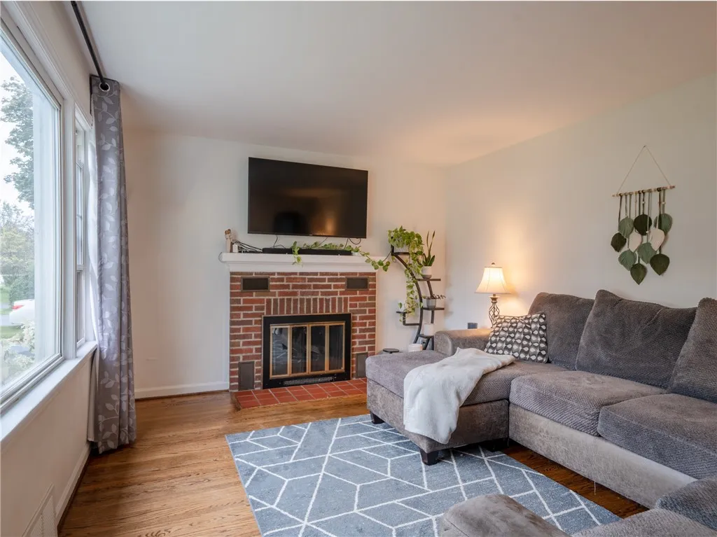 96 Hinchey Road, Gates, New York 14624, Gates, New York 14624, 4 Bedrooms Bedrooms, 6 Rooms Rooms,2 BathroomsBathrooms,Residential,For Sale,96 Hinchey Road, Gates, New York 14624,0,R1634418