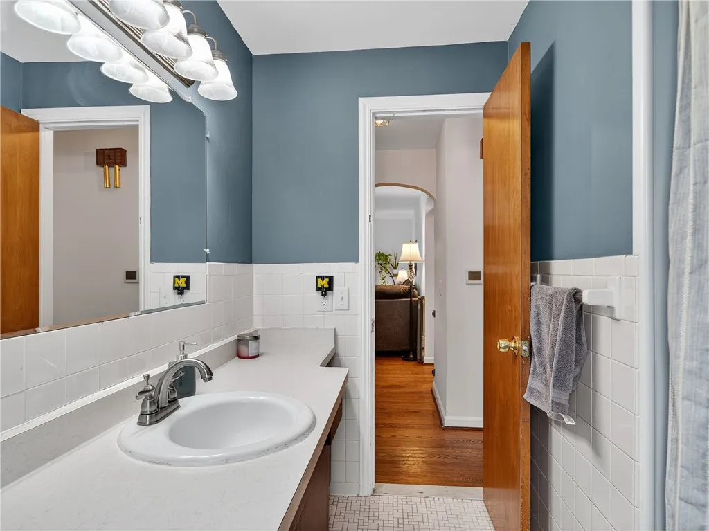 96 Hinchey Road, Gates, New York 14624, Gates, New York 14624, 4 Bedrooms Bedrooms, 6 Rooms Rooms,2 BathroomsBathrooms,Residential,For Sale,96 Hinchey Road, Gates, New York 14624,0,R1634418