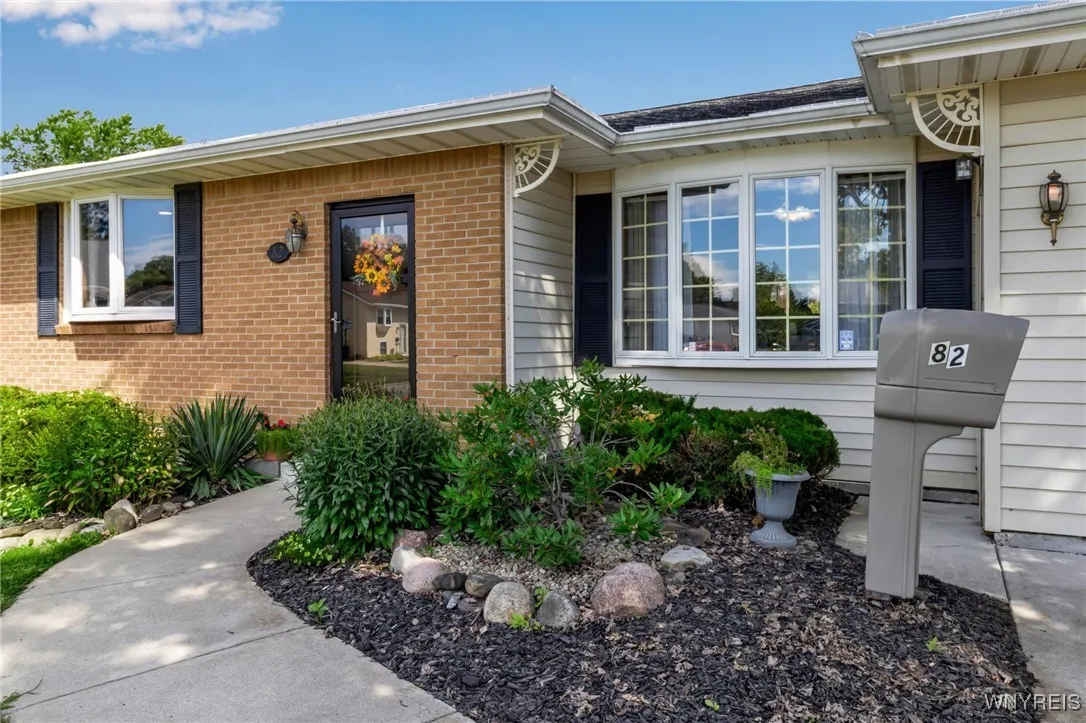 82 Bernice Drive, West Seneca, New York 14224, West Seneca, New York 14224, 3 Bedrooms Bedrooms, 7 Rooms Rooms,1 BathroomBathrooms,Residential,For Sale,82 Bernice Drive, West Seneca, New York 14224,0,B1636430