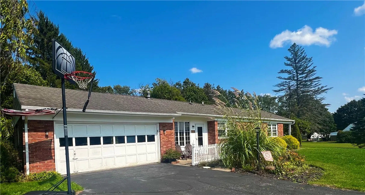 170 Hillview Drive, Big Flats, New York 14814, Big Flats, New York 14814, 3 Bedrooms Bedrooms, 9 Rooms Rooms,2 BathroomsBathrooms,Residential,For Sale,170 Hillview Drive, Big Flats, New York 14814,0,R1636449