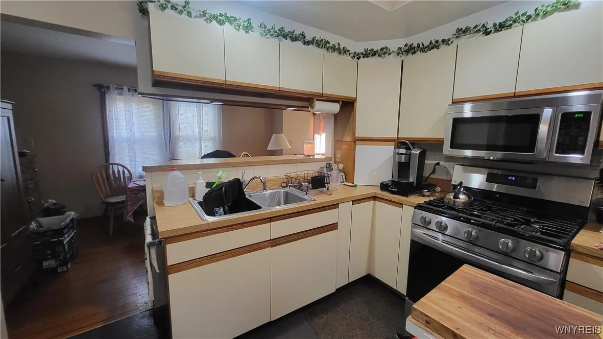 548 Marilla Street, Buffalo, New York 14220, Buffalo, New York 14220, 3 Bedrooms Bedrooms, 6 Rooms Rooms,1 BathroomBathrooms,Residential,For Sale,548 Marilla Street, Buffalo, New York 14220,0,B1636188