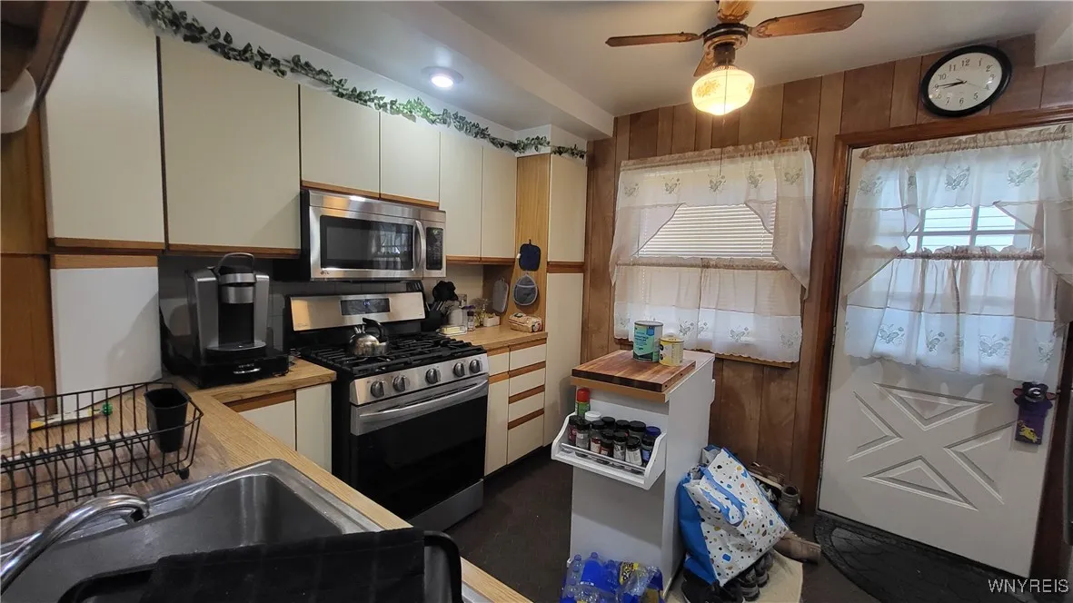 548 Marilla Street, Buffalo, New York 14220, Buffalo, New York 14220, 3 Bedrooms Bedrooms, 6 Rooms Rooms,1 BathroomBathrooms,Residential,For Sale,548 Marilla Street, Buffalo, New York 14220,0,B1636188