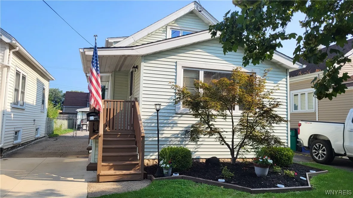 548 Marilla Street, Buffalo, New York 14220, Buffalo, New York 14220, 3 Bedrooms Bedrooms, 6 Rooms Rooms,1 BathroomBathrooms,Residential,For Sale,548 Marilla Street, Buffalo, New York 14220,0,B1636188