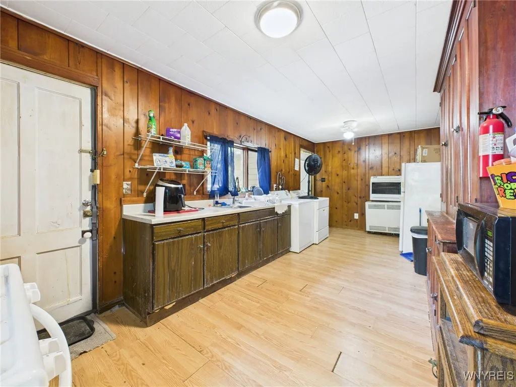 82 North Central Avenue, Concord, New York 14141, Concord, New York 14141, 7 Bedrooms Bedrooms, ,3 BathroomsBathrooms,Residential,For Sale,82 North Central Avenue, Concord, New York 14141,0,B1636174
