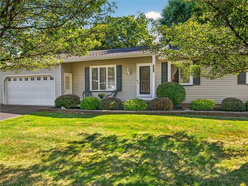 222 West Bend Drive, Greece, New York 14612, Greece, New York 14612, 3 Bedrooms Bedrooms, 6 Rooms Rooms,2 BathroomsBathrooms,Residential,For Sale,222 West Bend Drive, Greece, New York 14612,0,R1636465