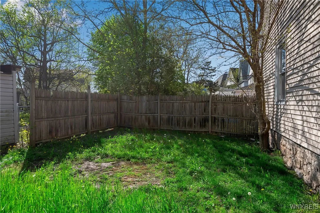 195 Riverside Avenue, Buffalo, New York 14207, Buffalo, New York 14207, 4 Bedrooms Bedrooms, ,3 BathroomsBathrooms,Residential,For Sale,195 Riverside Avenue, Buffalo, New York 14207,0,B1633817