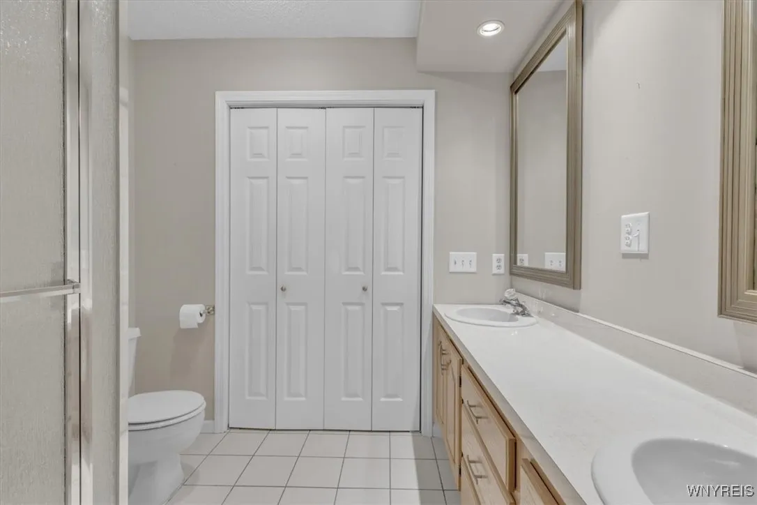 40 Spicebush Lane, Amherst, New York 14221, Amherst, New York 14221, 2 Bedrooms Bedrooms, 7 Rooms Rooms,2 BathroomsBathrooms,Residential,For Sale,40 Spicebush Lane, Amherst, New York 14221,0,B1636438