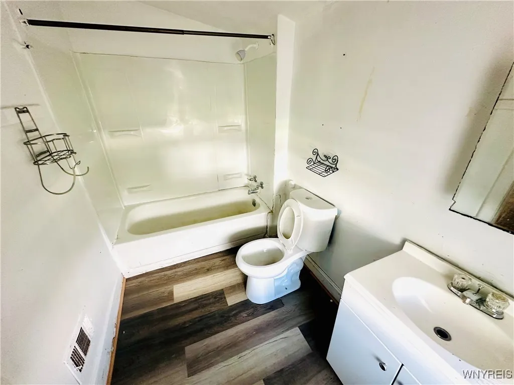 214 Benzinger Street, Buffalo, New York 14206, Buffalo, New York 14206, 3 Bedrooms Bedrooms, 6 Rooms Rooms,1 BathroomBathrooms,Residential,For Sale,214 Benzinger Street, Buffalo, New York 14206,0,B1636510