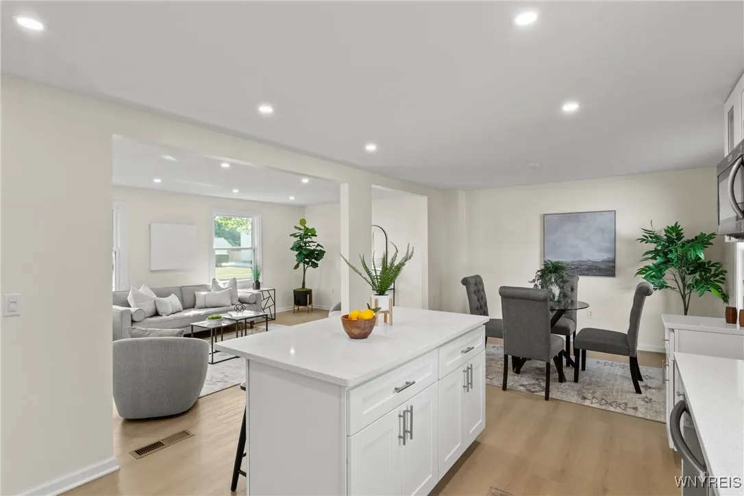 125 Sudbury Lane, Amherst, New York 14221, Amherst, New York 14221, 4 Bedrooms Bedrooms, 5 Rooms Rooms,2 BathroomsBathrooms,Residential,For Sale,125 Sudbury Lane, Amherst, New York 14221,0,B1636525