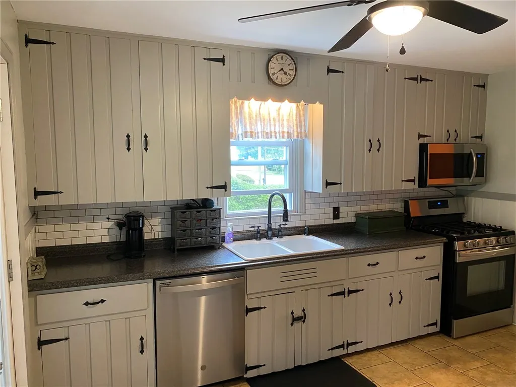 1838 West Water Street, Elmira, New York 14905, Elmira, New York 14905, 3 Bedrooms Bedrooms, 9 Rooms Rooms,2 BathroomsBathrooms,Residential,For Sale,1838 West Water Street, Elmira, New York 14905,0,R1635982