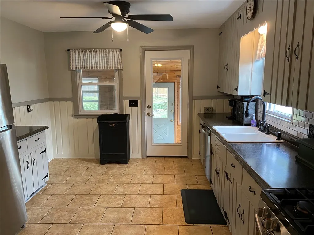1838 West Water Street, Elmira, New York 14905, Elmira, New York 14905, 3 Bedrooms Bedrooms, 9 Rooms Rooms,2 BathroomsBathrooms,Residential,For Sale,1838 West Water Street, Elmira, New York 14905,0,R1635982