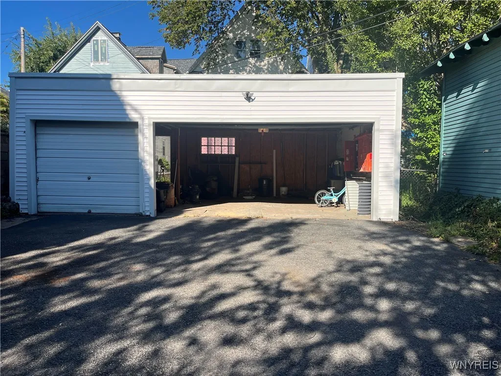 411 Norwood Avenue, Buffalo, New York 14222, Buffalo, New York 14222, 2 Bedrooms Bedrooms, 6 Rooms Rooms,2 BathroomsBathrooms,Residential Lease,For Rent,411 Norwood Avenue, Buffalo, New York 14222,0,B1636566