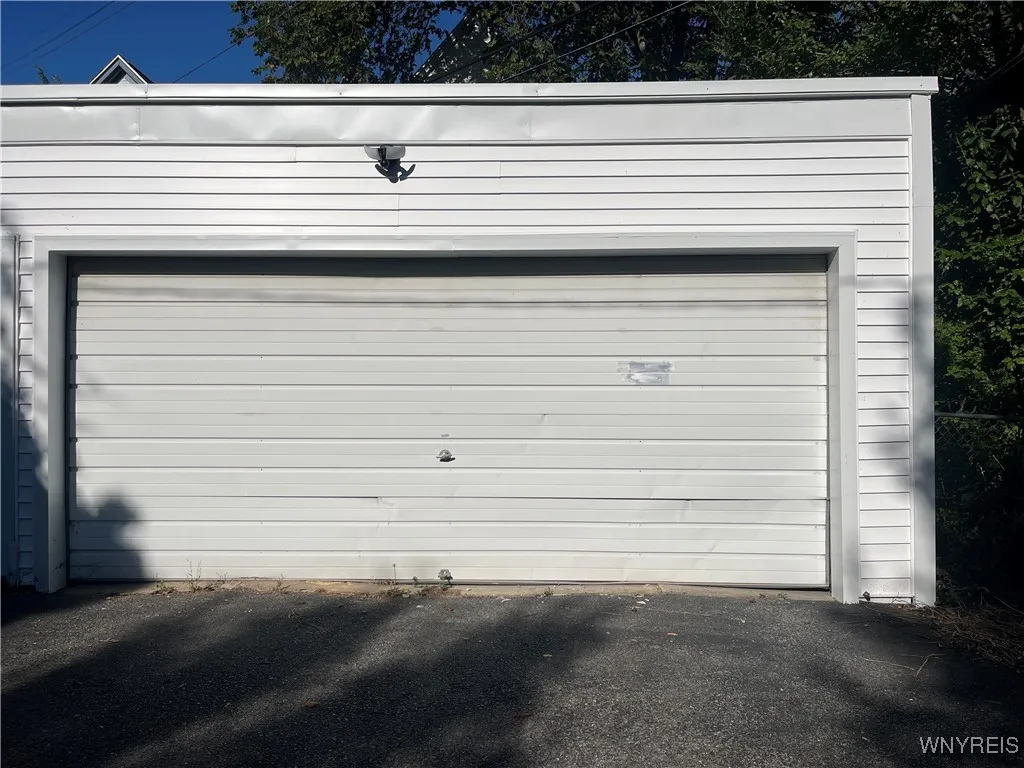 411 Norwood Avenue, Buffalo, New York 14222, Buffalo, New York 14222, 2 Bedrooms Bedrooms, 6 Rooms Rooms,2 BathroomsBathrooms,Residential Lease,For Rent,411 Norwood Avenue, Buffalo, New York 14222,0,B1636566