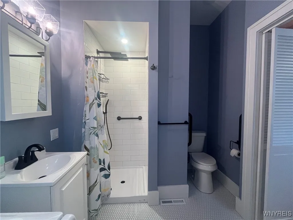 411 Norwood Avenue, Buffalo, New York 14222, Buffalo, New York 14222, 2 Bedrooms Bedrooms, 6 Rooms Rooms,2 BathroomsBathrooms,Residential Lease,For Rent,411 Norwood Avenue, Buffalo, New York 14222,0,B1636566