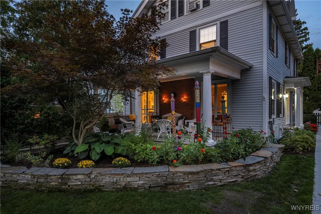 165 Summit Ave, Buffalo, New York 14214, Buffalo, New York 14214, 4 Bedrooms Bedrooms, 10 Rooms Rooms,2 BathroomsBathrooms,Residential,Closed,165 Summit Ave, Buffalo, New York 14214,0,B1636215