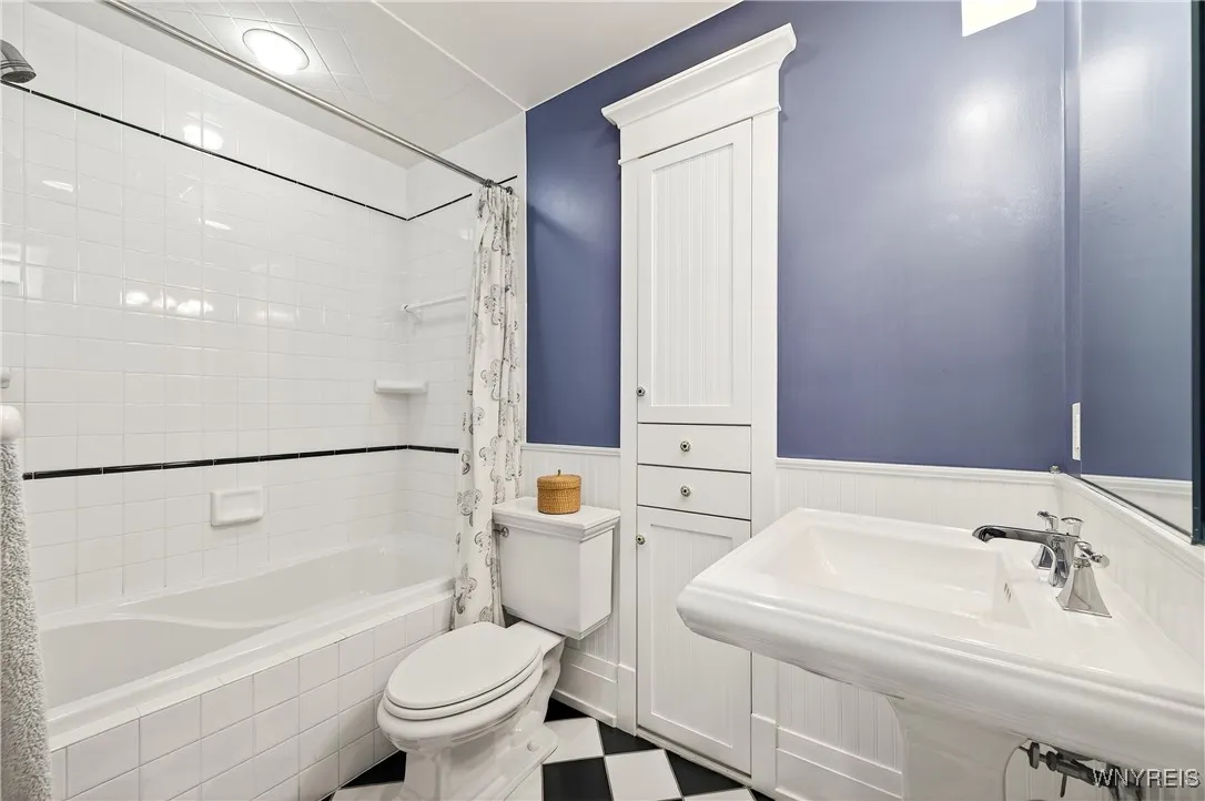 165 Summit Ave, Buffalo, New York 14214, Buffalo, New York 14214, 4 Bedrooms Bedrooms, 10 Rooms Rooms,2 BathroomsBathrooms,Residential,Closed,165 Summit Ave, Buffalo, New York 14214,0,B1636215