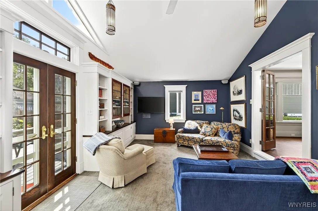 165 Summit Ave, Buffalo, New York 14214, Buffalo, New York 14214, 4 Bedrooms Bedrooms, 10 Rooms Rooms,2 BathroomsBathrooms,Residential,Closed,165 Summit Ave, Buffalo, New York 14214,0,B1636215