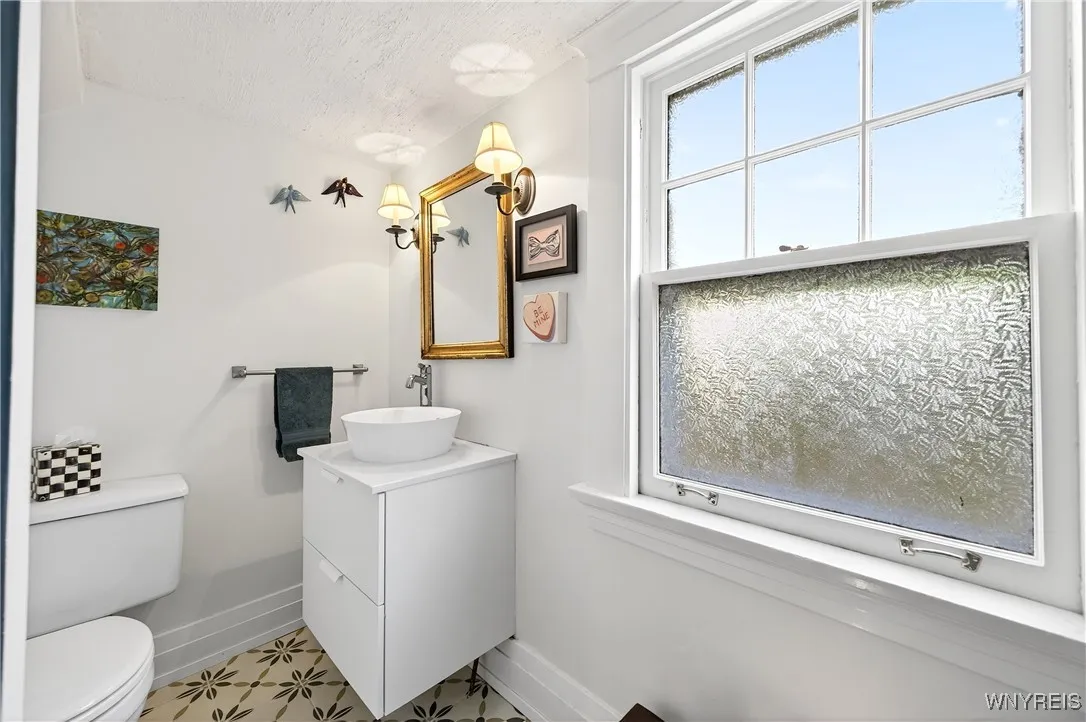 165 Summit Ave, Buffalo, New York 14214, Buffalo, New York 14214, 4 Bedrooms Bedrooms, 10 Rooms Rooms,2 BathroomsBathrooms,Residential,Closed,165 Summit Ave, Buffalo, New York 14214,0,B1636215