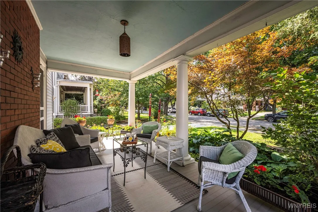 165 Summit Ave, Buffalo, New York 14214, Buffalo, New York 14214, 4 Bedrooms Bedrooms, 10 Rooms Rooms,2 BathroomsBathrooms,Residential,Closed,165 Summit Ave, Buffalo, New York 14214,0,B1636215