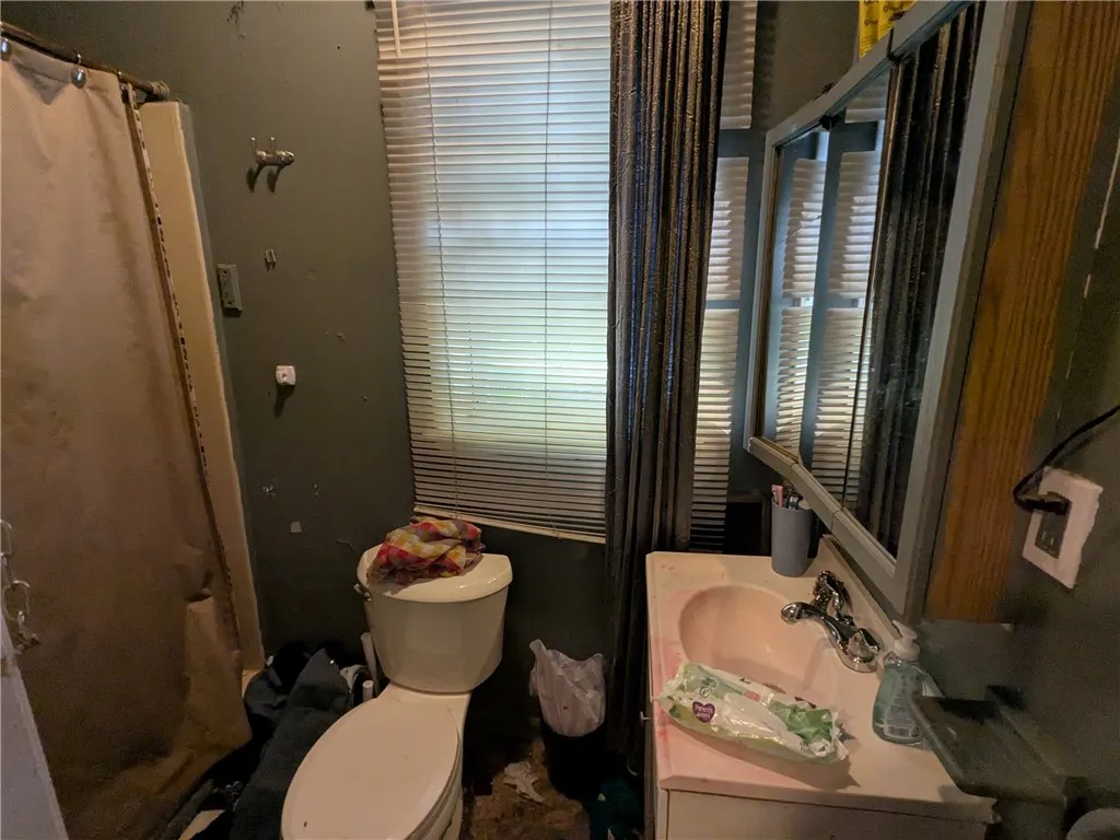77 Roycro Drive, Rochester, New York 14621, Rochester, New York 14621, 4 Bedrooms Bedrooms, 9 Rooms Rooms,2 BathroomsBathrooms,Residential,For Sale,77 Roycro Drive, Rochester, New York 14621,0,R1636567