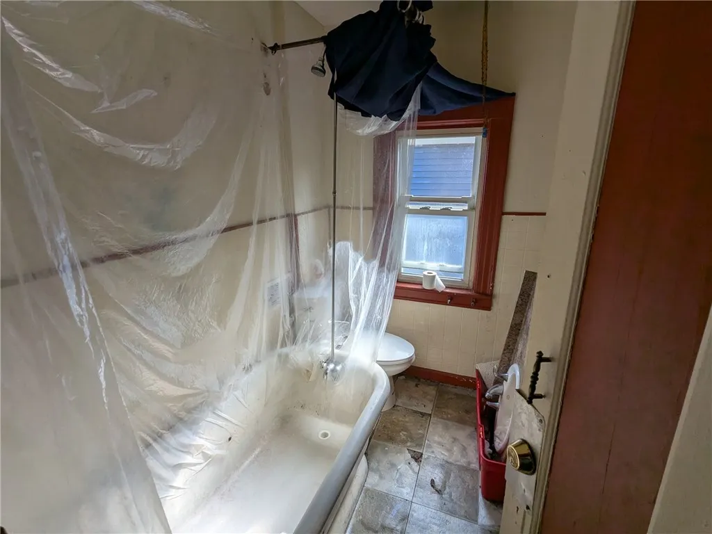 77 Roycro Drive, Rochester, New York 14621, Rochester, New York 14621, 4 Bedrooms Bedrooms, 9 Rooms Rooms,2 BathroomsBathrooms,Residential,For Sale,77 Roycro Drive, Rochester, New York 14621,0,R1636567