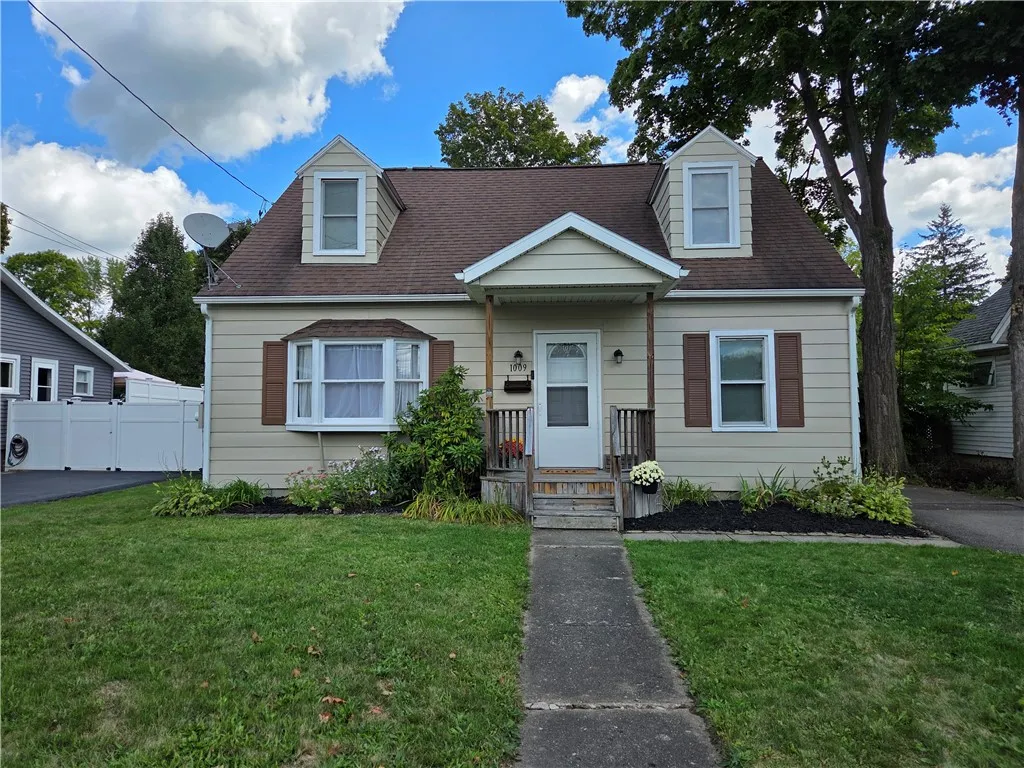1009 Hulett Street, Horseheads, New York 14845, Horseheads, New York 14845, 4 Bedrooms Bedrooms, 7 Rooms Rooms,2 BathroomsBathrooms,Residential,For Sale,1009 Hulett Street, Horseheads, New York 14845,0,R1636601