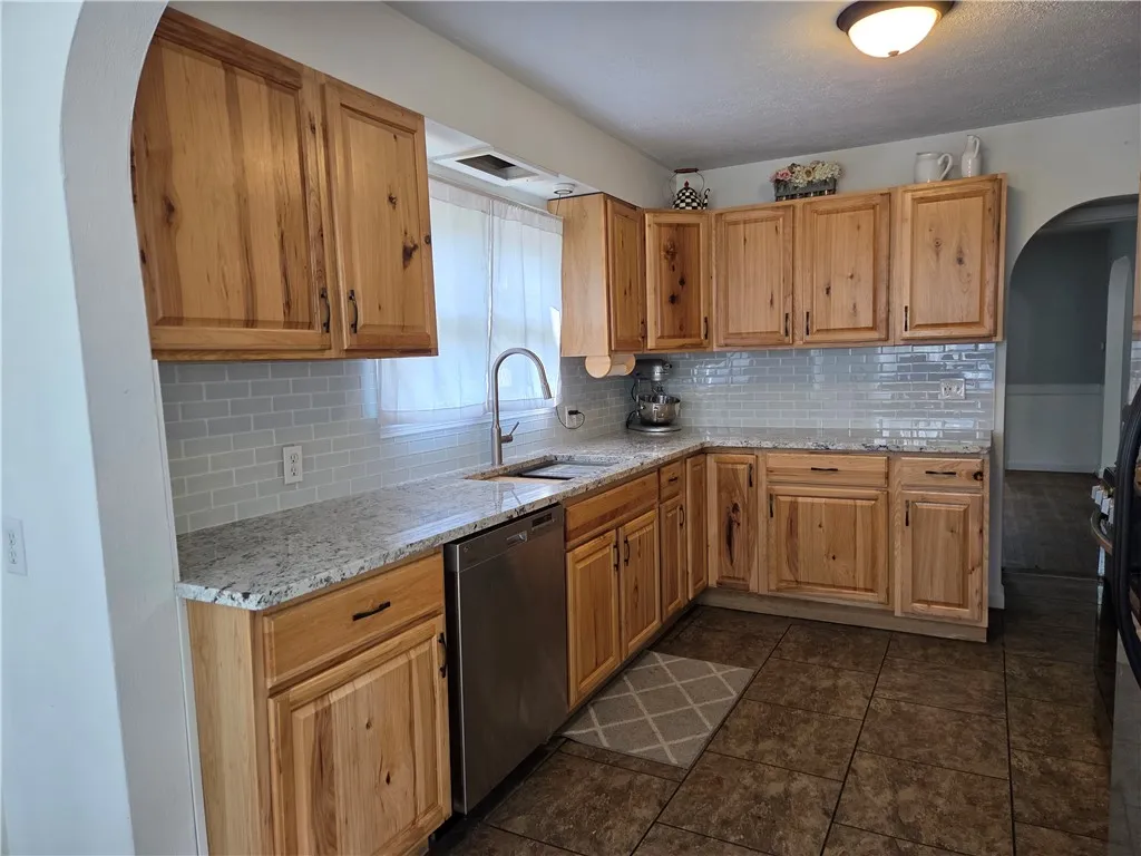 1009 Hulett Street, Horseheads, New York 14845, Horseheads, New York 14845, 4 Bedrooms Bedrooms, 7 Rooms Rooms,2 BathroomsBathrooms,Residential,For Sale,1009 Hulett Street, Horseheads, New York 14845,0,R1636601