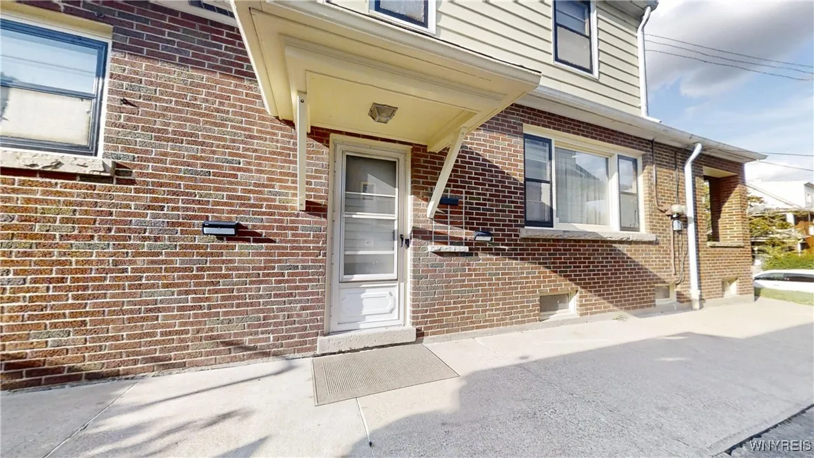 532 16th Street, Niagara Falls, New York 14301, Niagara Falls, New York 14301, 2 Bedrooms Bedrooms, 4 Rooms Rooms,1 BathroomBathrooms,Residential Lease,For Rent,532 16th Street, Niagara Falls, New York 14301,0,B1636618
