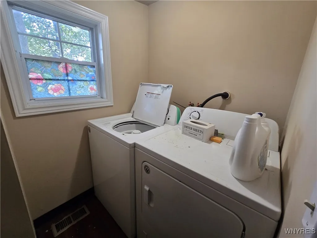 247 Lock Street, Lockport City, New York 14094, Lockport City, New York 14094, 5 Bedrooms Bedrooms, ,3 BathroomsBathrooms,Residential,For Sale,247 Lock Street, Lockport City, New York 14094,0,B1636592