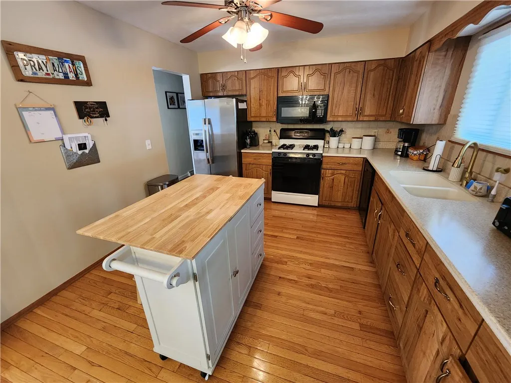 1 Pine Circle, Mt Morris, New York 14510, Mt Morris, New York 14510, 4 Bedrooms Bedrooms, 7 Rooms Rooms,2 BathroomsBathrooms,Residential,For Sale,1 Pine Circle, Mt Morris, New York 14510,0,R1635077