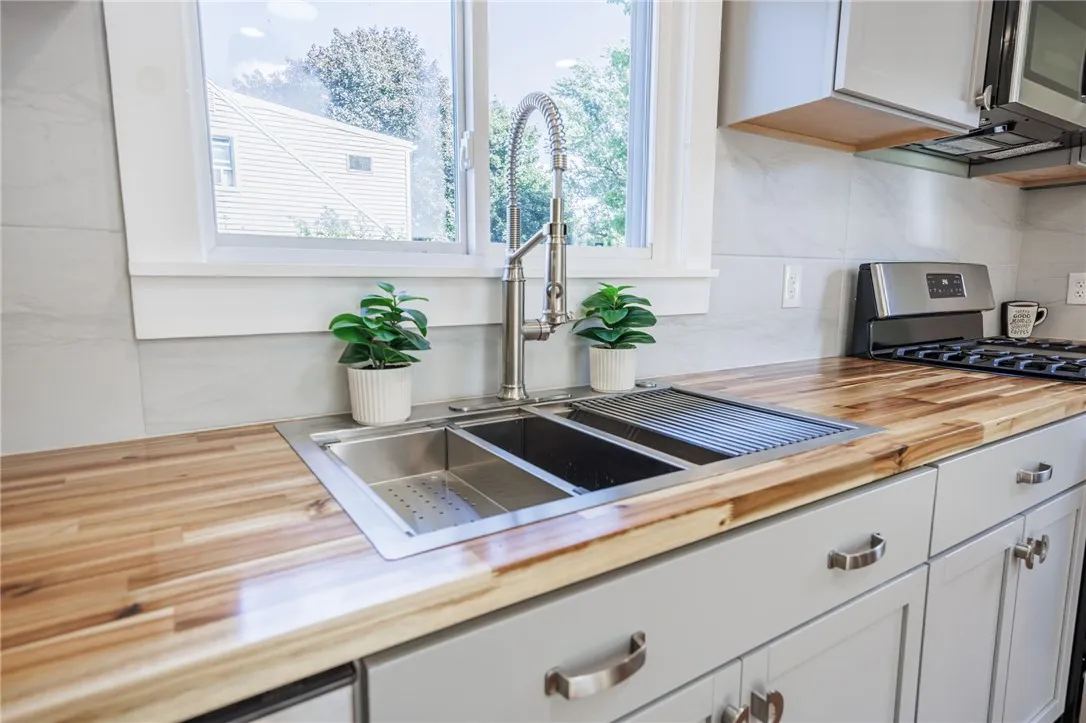 891 Ridgeway Avenue, Rochester, New York 14615, Rochester, New York 14615, 3 Bedrooms Bedrooms, 6 Rooms Rooms,1 BathroomBathrooms,Residential,Closed,891 Ridgeway Avenue, Rochester, New York 14615,0,R1636619