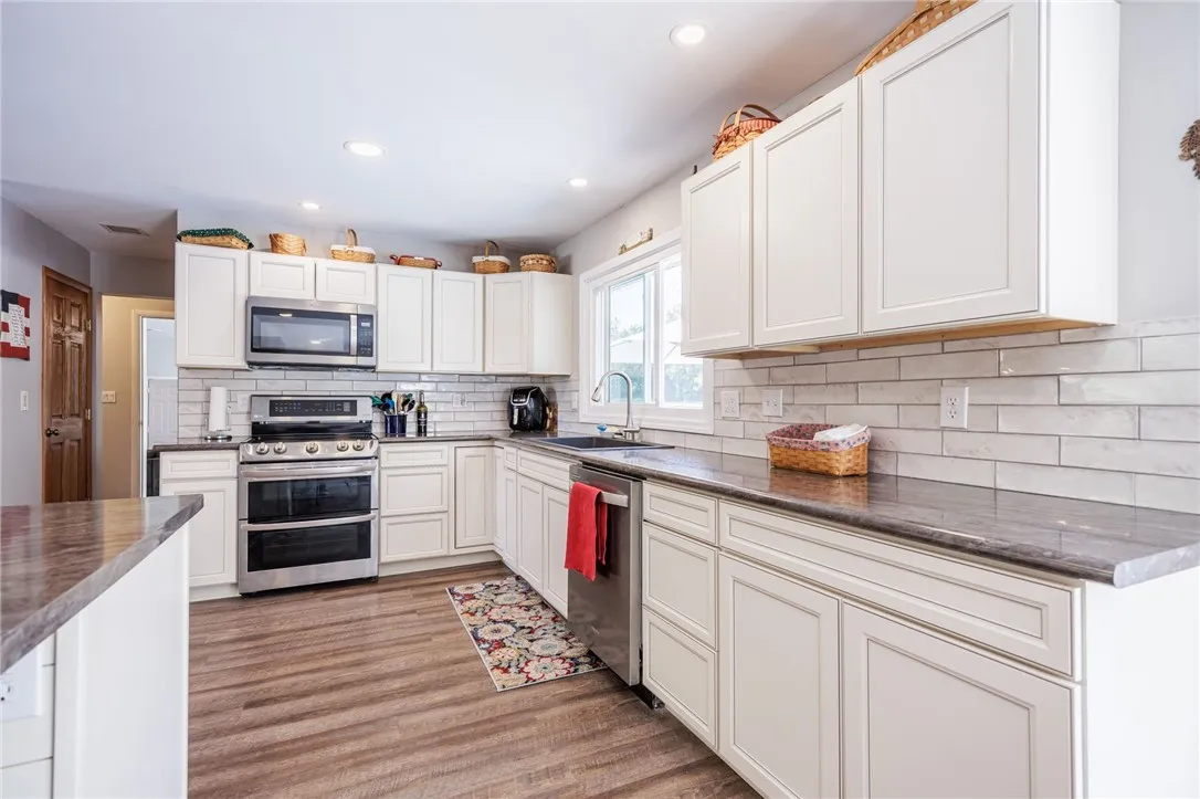 14444 E Bacon Rd Road, Albion, New York 14411, Albion, New York 14411, 4 Bedrooms Bedrooms, 7 Rooms Rooms,2 BathroomsBathrooms,Residential,Closed,14444 E Bacon Rd Road, Albion, New York 14411,0,R1633064