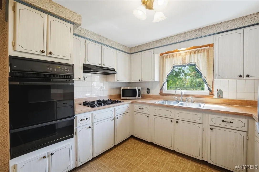 58 Suzette Drive, Cheektowaga, New York 14227, Cheektowaga, New York 14227, 3 Bedrooms Bedrooms, 6 Rooms Rooms,1 BathroomBathrooms,Residential,Closed,58 Suzette Drive, Cheektowaga, New York 14227,0,B1634616