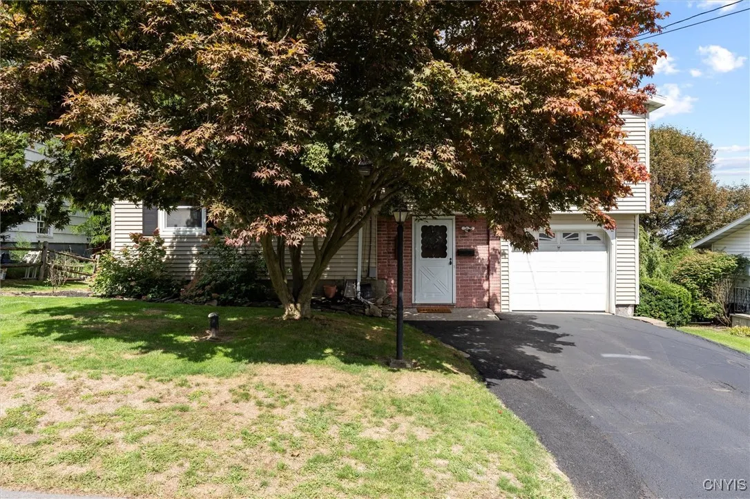202 Fairdale Avenue, Syracuse, New York 13207, Syracuse, New York 13207, 3 Bedrooms Bedrooms, 10 Rooms Rooms,1 BathroomBathrooms,Residential,For Sale,202 Fairdale Avenue, Syracuse, New York 13207,0,S1636462