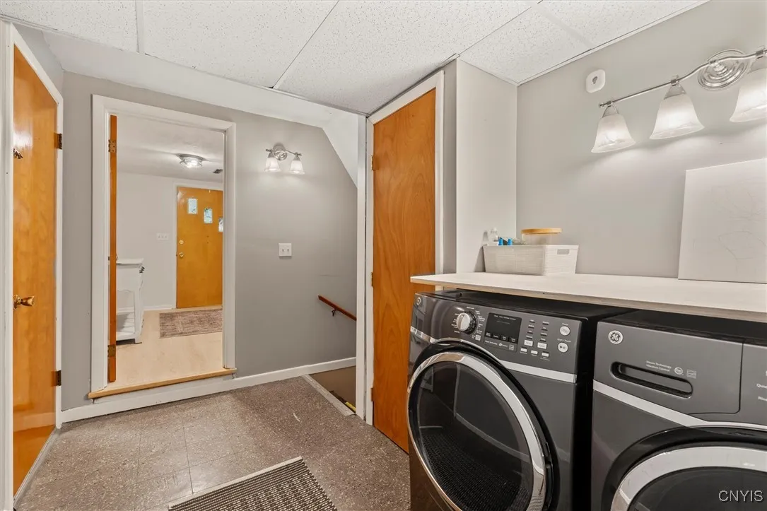 202 Fairdale Avenue, Syracuse, New York 13207, Syracuse, New York 13207, 3 Bedrooms Bedrooms, 10 Rooms Rooms,1 BathroomBathrooms,Residential,For Sale,202 Fairdale Avenue, Syracuse, New York 13207,0,S1636462