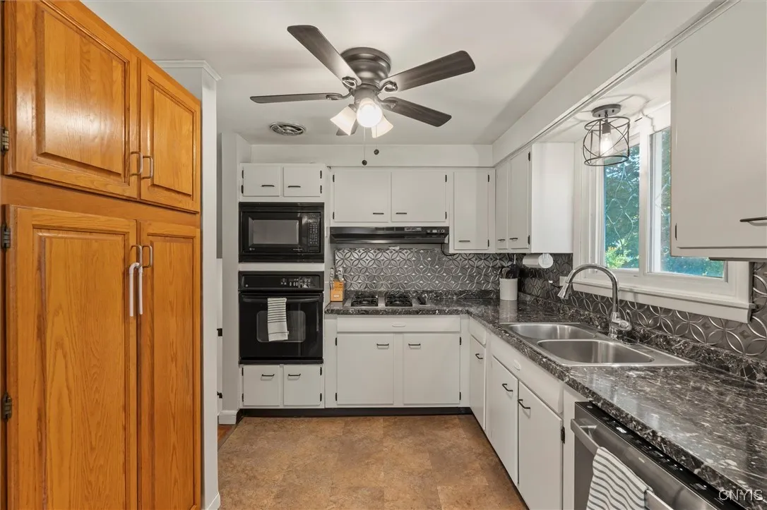 202 Fairdale Avenue, Syracuse, New York 13207, Syracuse, New York 13207, 3 Bedrooms Bedrooms, 10 Rooms Rooms,1 BathroomBathrooms,Residential,For Sale,202 Fairdale Avenue, Syracuse, New York 13207,0,S1636462