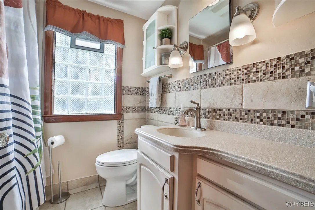 4 Highview Court, Cheektowaga, New York 14215, Cheektowaga, New York 14215, 2 Bedrooms Bedrooms, 6 Rooms Rooms,2 BathroomsBathrooms,Residential,For Sale,4 Highview Court, Cheektowaga, New York 14215,0,B1635718