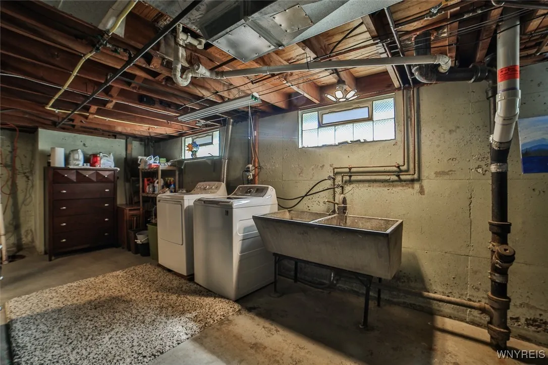 4 Highview Court, Cheektowaga, New York 14215, Cheektowaga, New York 14215, 2 Bedrooms Bedrooms, 6 Rooms Rooms,2 BathroomsBathrooms,Residential,For Sale,4 Highview Court, Cheektowaga, New York 14215,0,B1635718