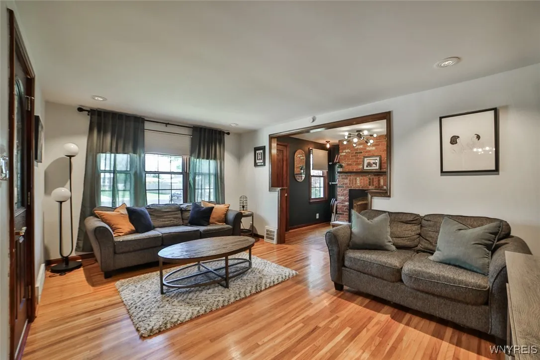 4 Highview Court, Cheektowaga, New York 14215, Cheektowaga, New York 14215, 2 Bedrooms Bedrooms, 6 Rooms Rooms,2 BathroomsBathrooms,Residential,For Sale,4 Highview Court, Cheektowaga, New York 14215,0,B1635718